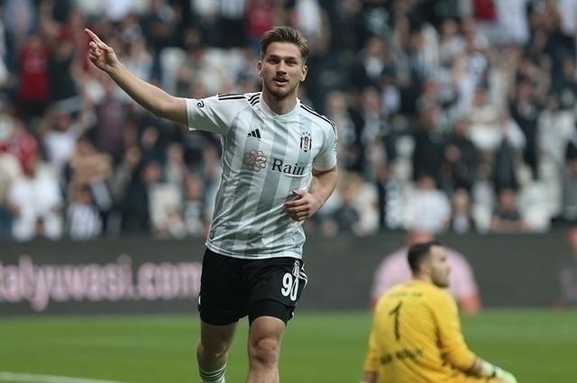 Semih Kılıçsoy'a Psg'den Şok Transfer Teklifi! Beşiktaş Borcu Kapatabilir