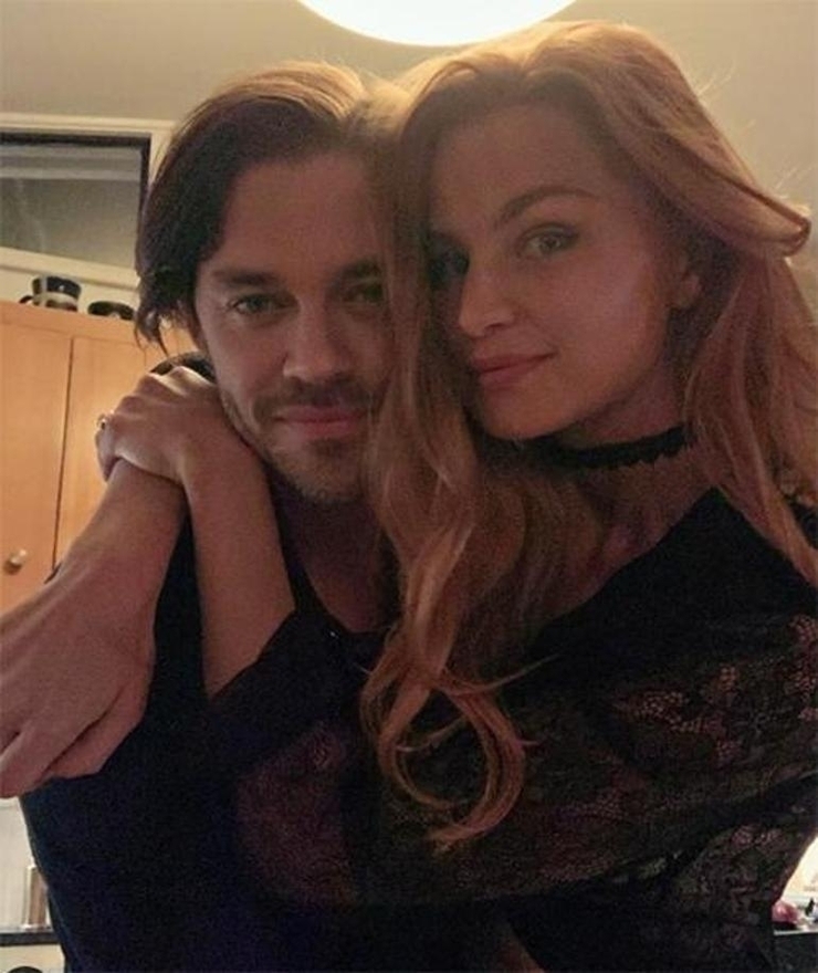 Tom Payne And Jennifer Akerman Joyfully Welcome Twins – Unexpected Surprise