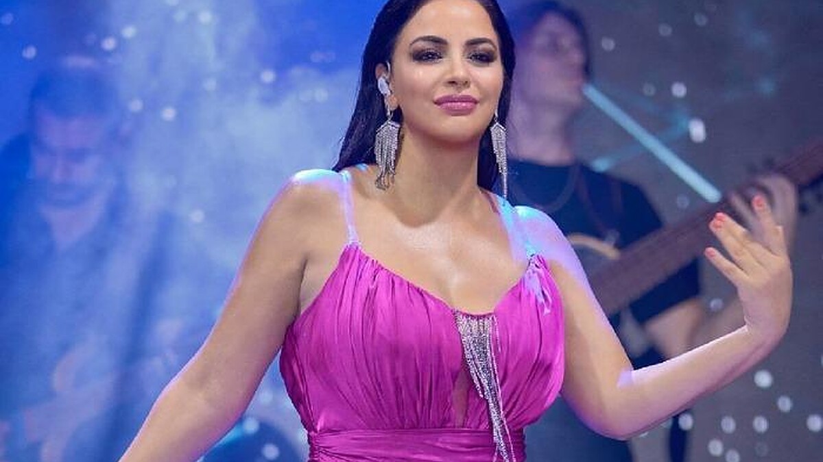 Zara, Çöldeki Tatil Pozlarını Instagram'da Paylaştı