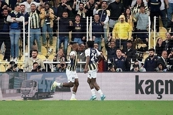 Fenerbahçe, Beşiktaş'ı 2-1'Le Geçti