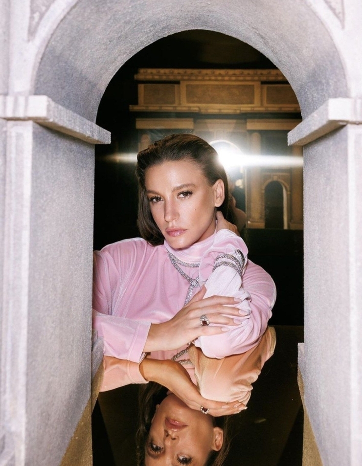 Serenay Sarıkaya'nın Yeni Reklam Filmi Sosyal Medyayı Salladı