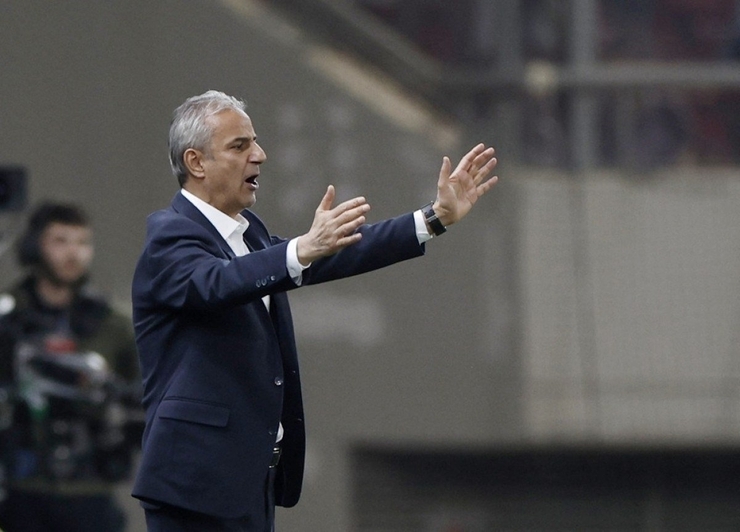 Fenerbahçe Taraftarı Eleştiriyor: Rotasyon Kararı Tartışma Yarattı