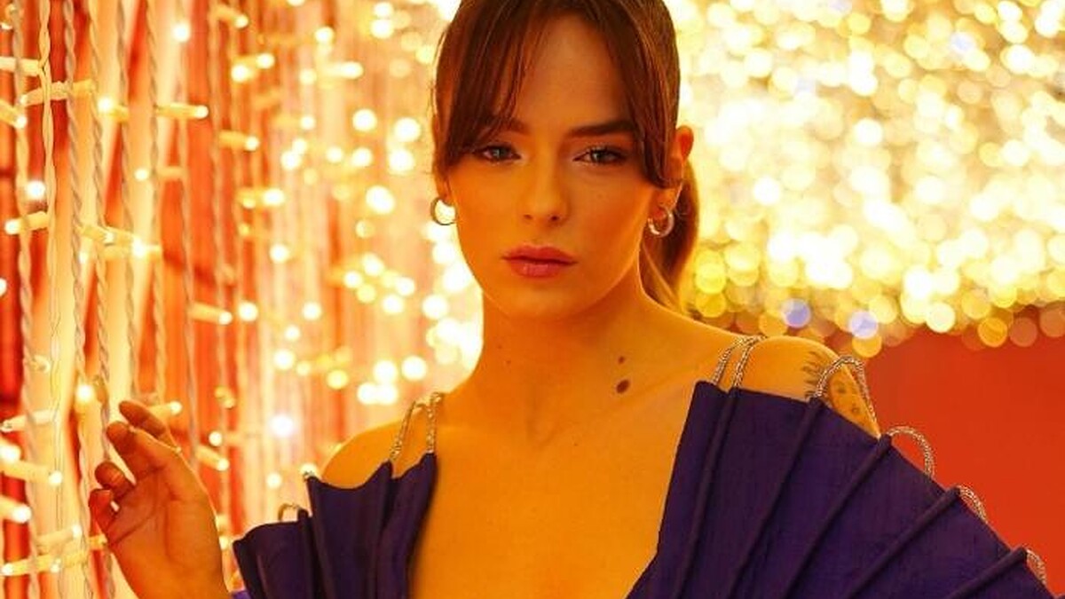 Buse Meral, Transparan Elbisesiyle Galaya Damga Vurdu