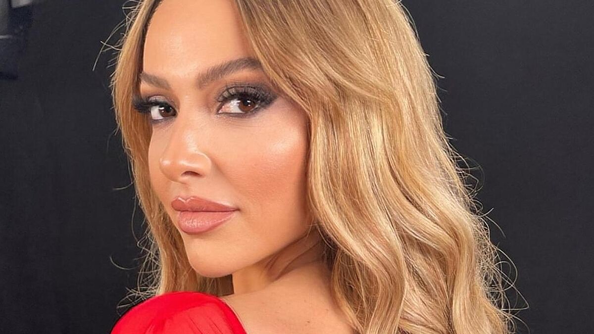 Hadise Ailesiyle Bayramı Kutluyor