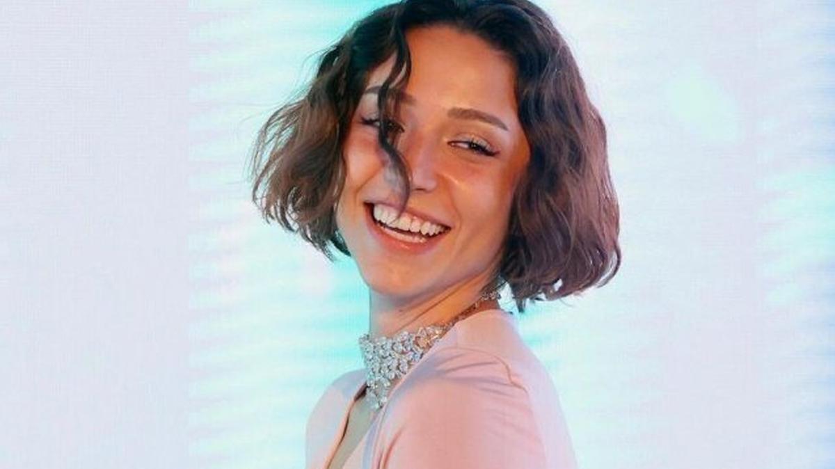 Zeynep Bastık 'Lan' Şarkısıyla Müzik Listelerinde Zirvede