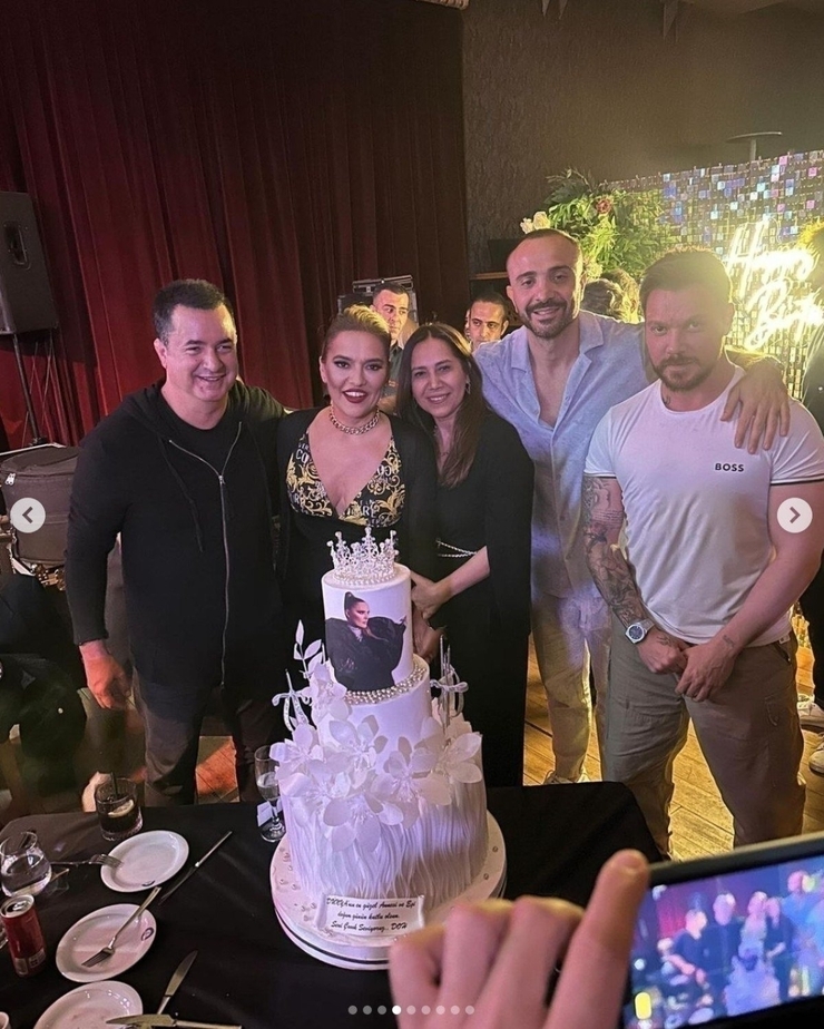 Demet Akalın'ın 52. Yaş Partisinde Erkal Sonel'den Sürpriz Performans