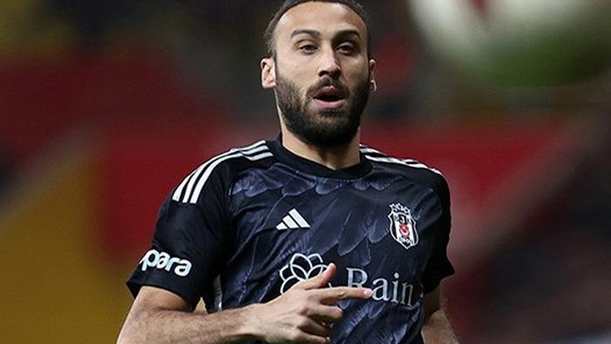 Cenk Tosun Beşiktaş'tan Ayrılıyor: Maaş Konusunda Anlaşma Sağlanamadı