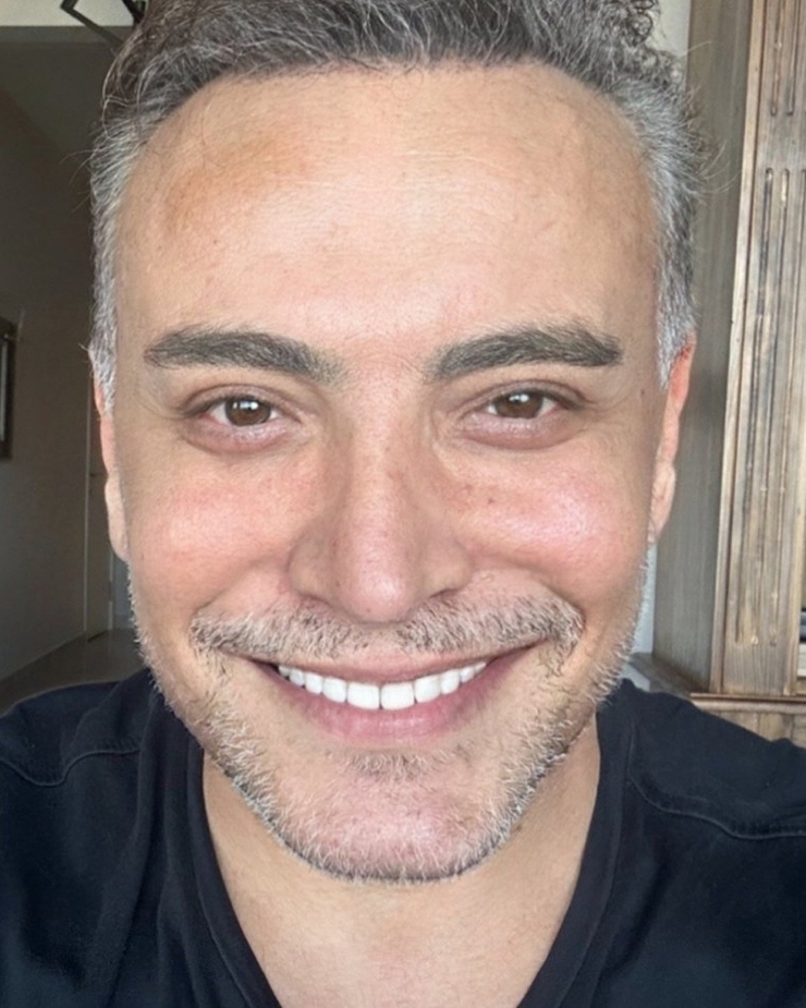 Şarkıcı Cenk Eren'den Üzücü Sağlık Haberi: Retina Yırtığı Ameliyat Edilecek