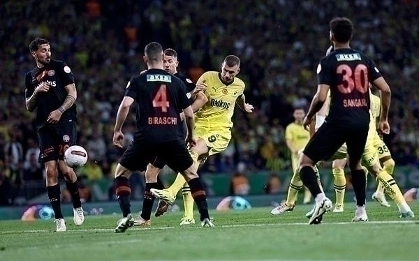 Fenerbahçe Deplasmanda 10. Galibiyetini Aldı