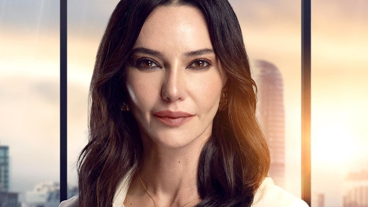 Hande Ataizi, Fransız Hayranıyla Karşılaştı Ve İddialı Açıklama Yaptı