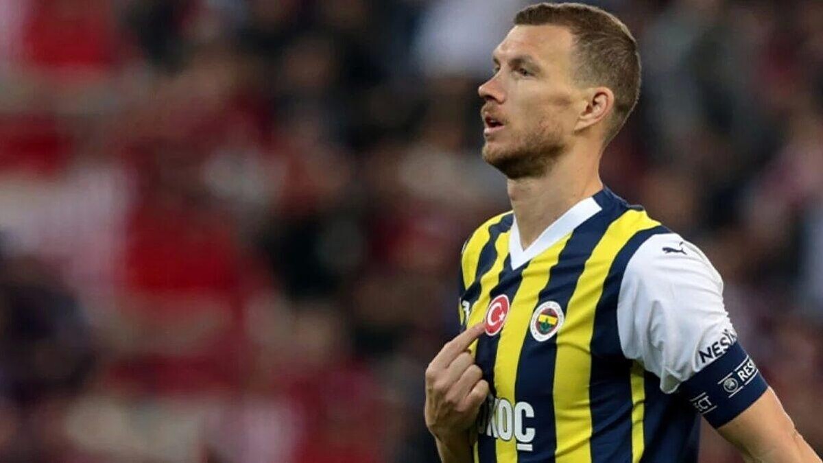 Dzeko'nun Türk Bayrağı Hareketi Yunan Basınında Yankı Buldu Ve Uefa'yı İlgi Odağı Yaptı