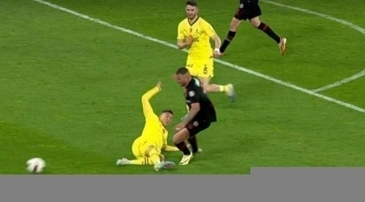 Fenerbahçe – Karagümrük Maçındaki Tartışmalı Kararlar İncelendi