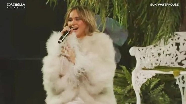 Suki Waterhouse, Bebeğinin Cinsiyetini Coachella'da Açıkladı