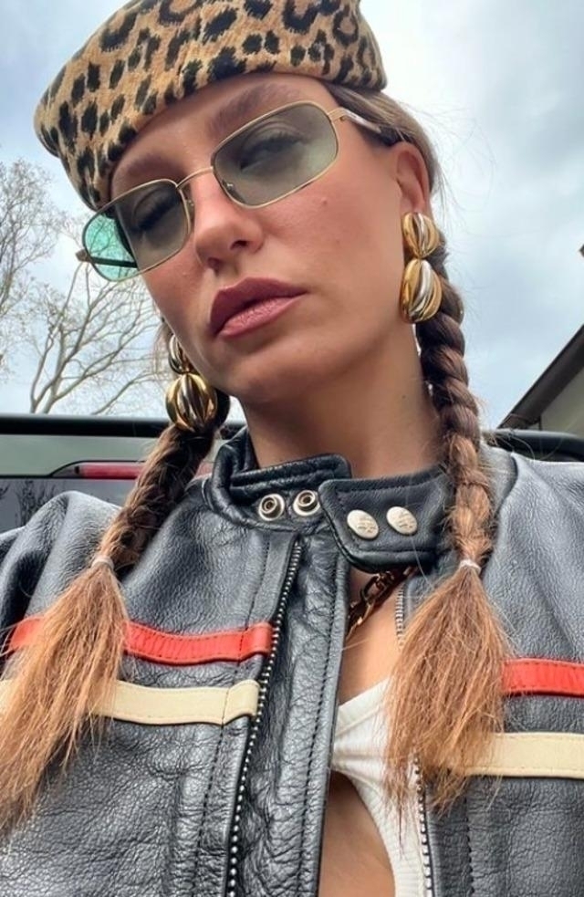 Serenay Sarıkaya, New York'ta Gq Davetinde Şıklığıyla Göz Kamaştırdı