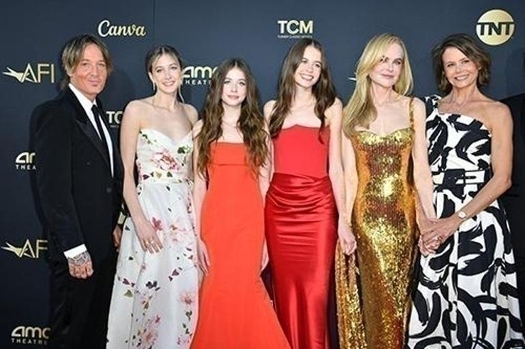Nicole Kidman Ve Keith Urban, Kızlarıyla Birlikte Ödül Töreninde Boy Gösterdi