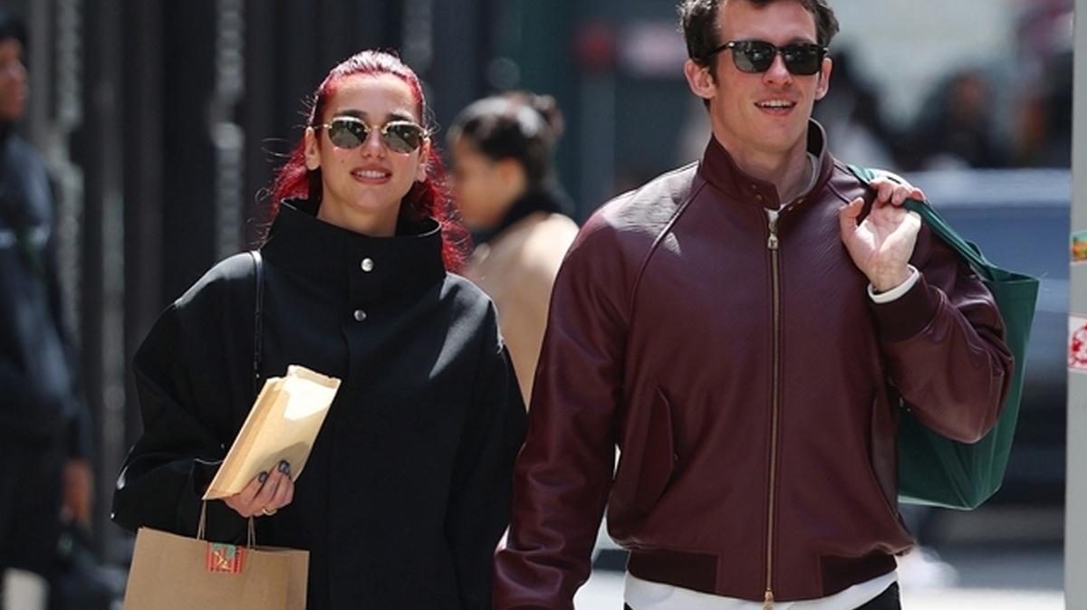 Dua Lipa Ve Callum Turner'dan Mutlu Anlar