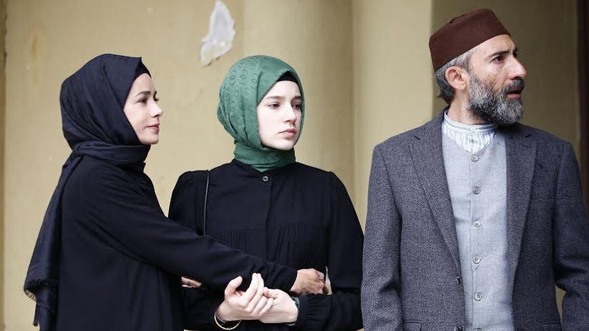 Kızıl Goncalar Dizisi Toplumsal Etki Yaratıyor Ve Farklı Kesimleri Bir Araya Getiriyor