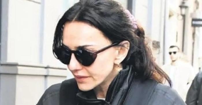 Hande Ataizi, Fransız Hayranıyla Karşılaştı Ve İddialı Açıklama Yaptı
