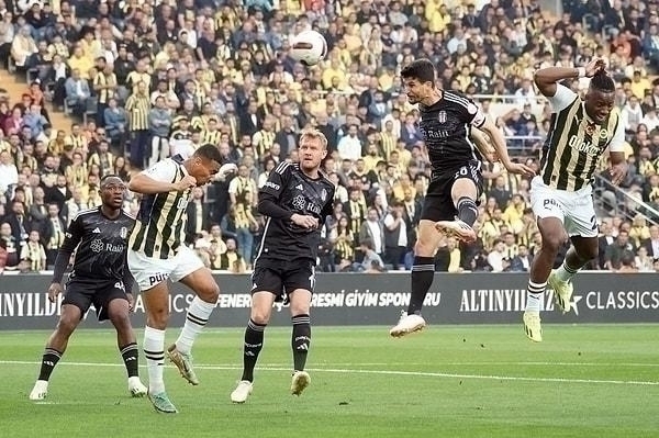 Fenerbahçe, Beşiktaş'ı 2-1'Le Geçti