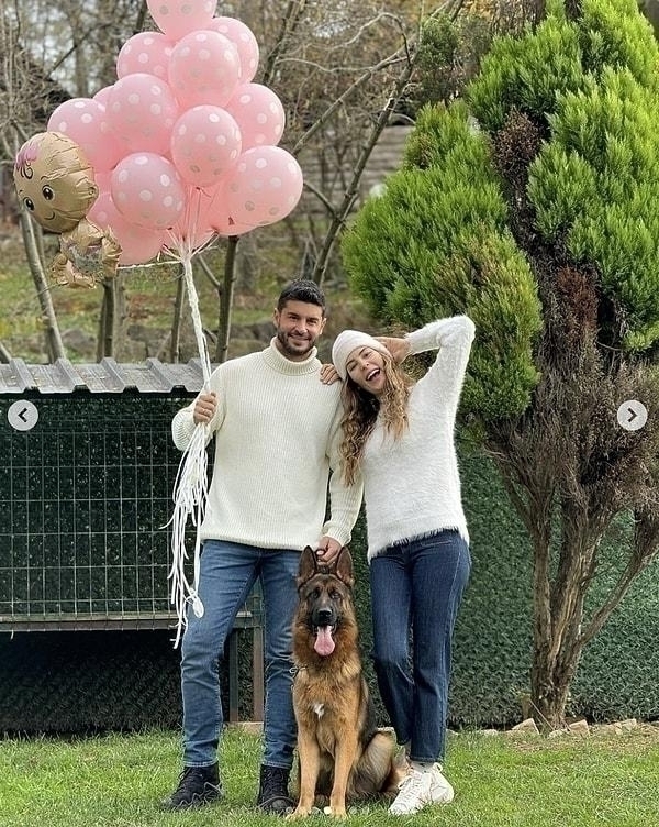 Yıldız Çağrı Atiksoy'un Mütevazı Elbise Tercihi Baby Shower'da Takdir Topladı