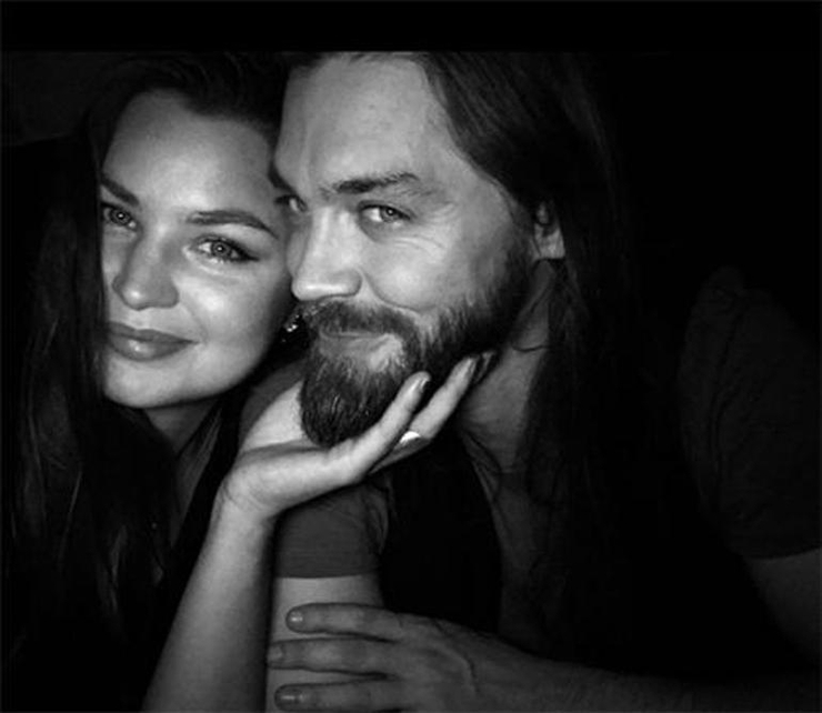 Tom Payne And Jennifer Akerman Joyfully Welcome Twins – Unexpected Surprise