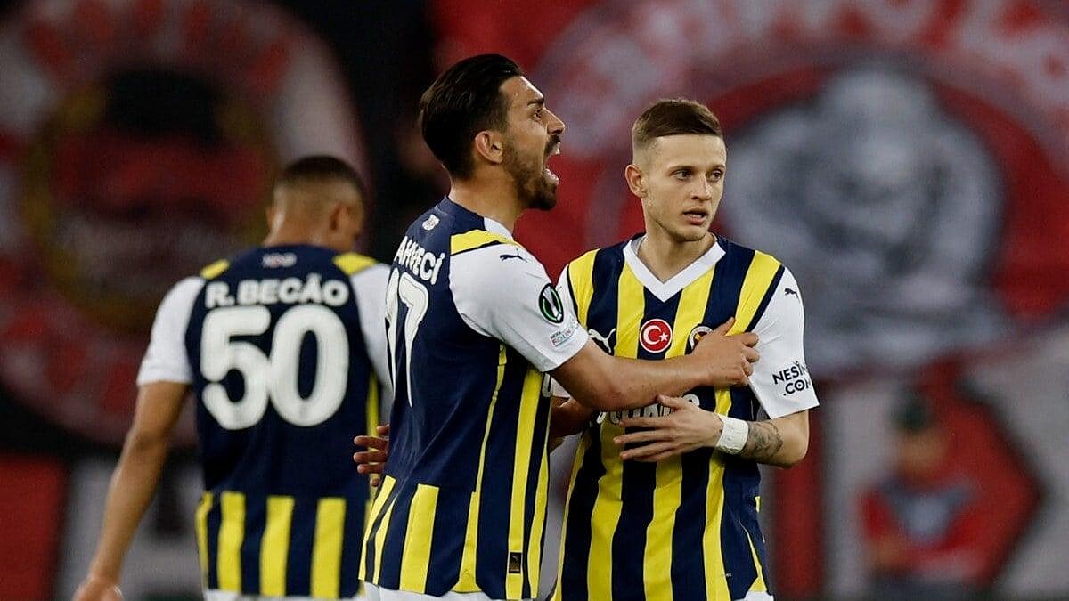 Fenerbahçe Taraftarı Eleştiriyor: Rotasyon Kararı Tartışma Yarattı