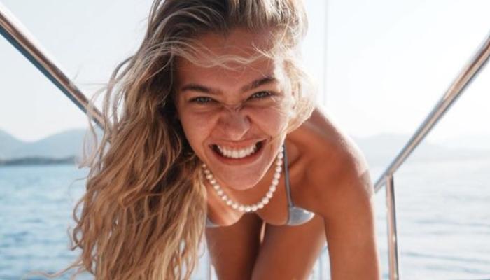 Melisa Döngel'in Kırmızılar İçindeki Tarzı Olay Yarattı