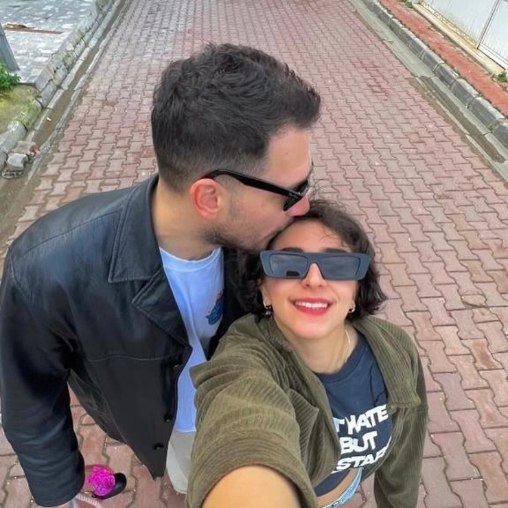 Uraz Kaygılaroğlu'nun Yeni Sevgilisiyle Pozları Gündemde