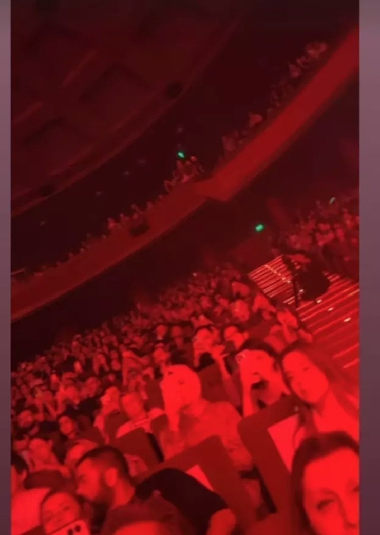 Bülent Şakrak, Zeynep Bastık Konserinde Sevgilisini Öptü!