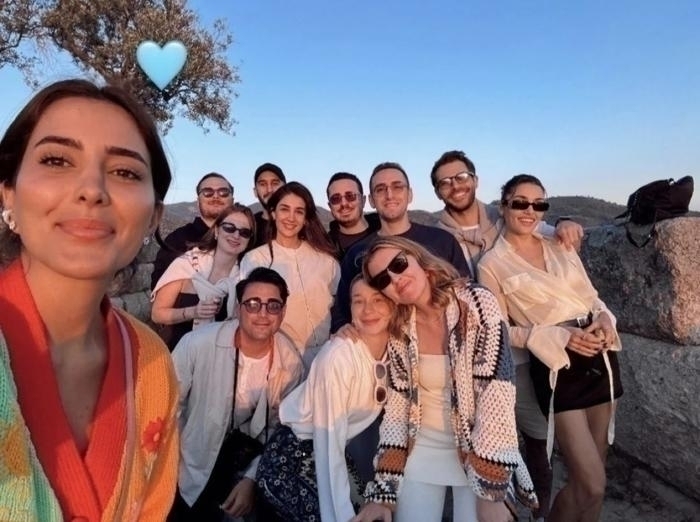 Hande Erçel Ve Hakan Sabancı Tatilde Birlikte! Ayrılık İddialarına Yanıt Geldi.