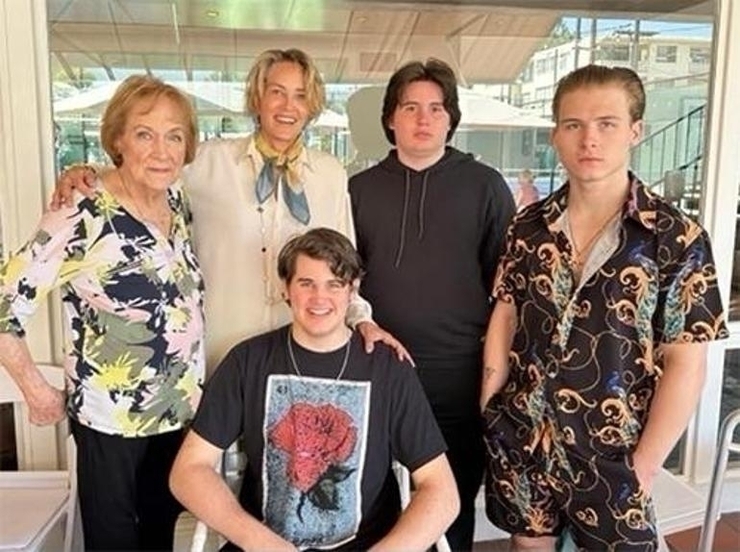 Sharon Stone'un Oğlu Laird Vonne Liseden Mezun Oldu!