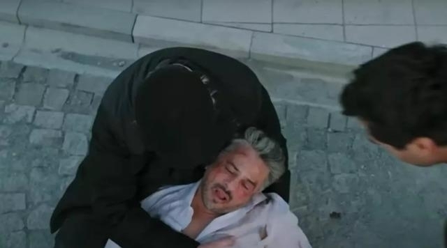 Yalı Çapkını Dizisinin Orhan'ı Emre Altuğ Diziye Böyle Veda Etti! Hayranlarından Tepki Yağdı