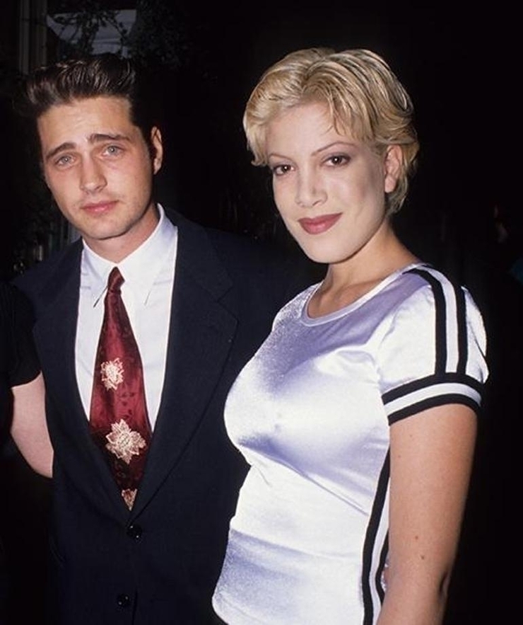 Tori Spelling: Eski Sevgilisiyle Asansörde Öpüşürken Ön Dişi Kırıldı