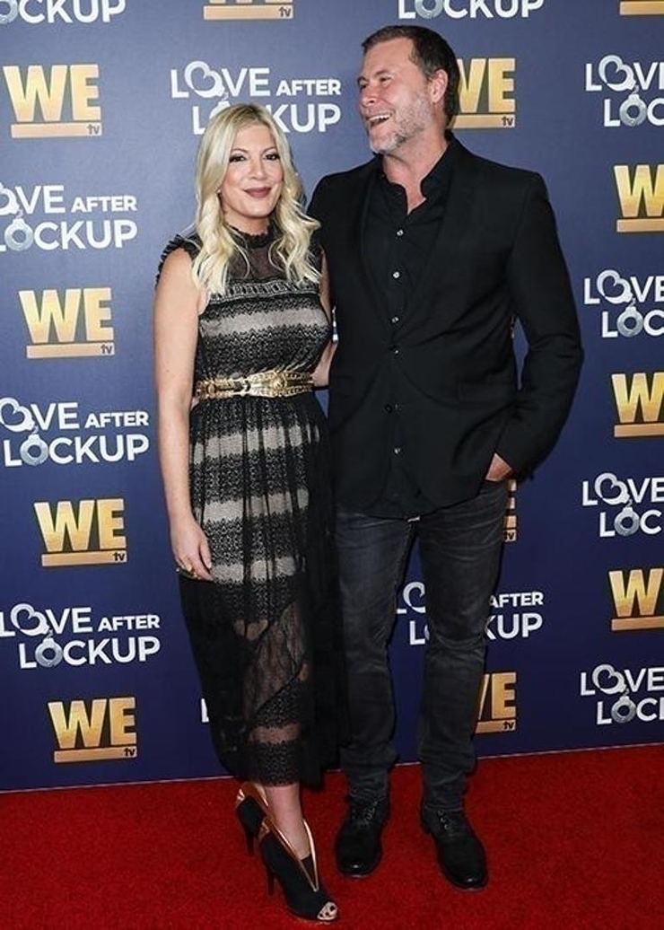 Tori Spelling: Eski Sevgilisiyle Asansörde Öpüşürken Ön Dişi Kırıldı