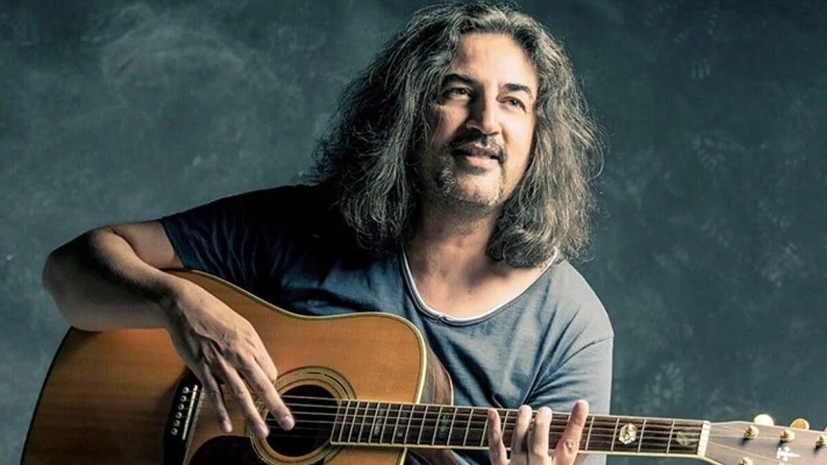 Şarkıcı Çelik Üniversitede: Notlarım Yüksek!