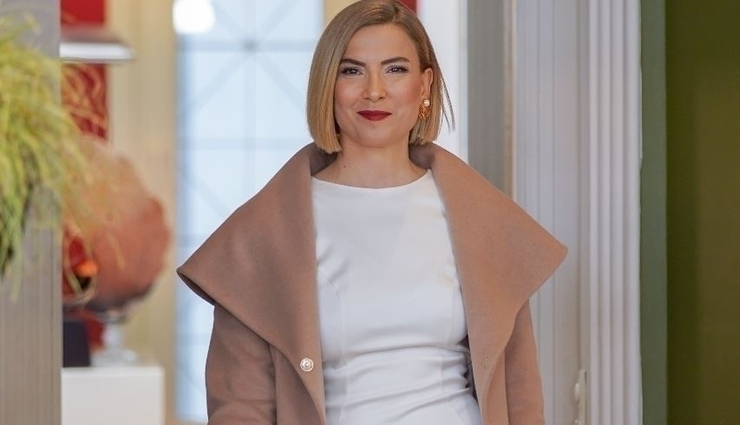 Aybüke Pusat Ve Şebnem Dönmez Aynı Tiyatro Oyununda!