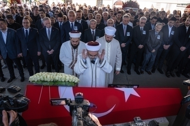 Türk Tiyatro Ve Sinemasının Usta İsmi Ayten Gökçer Son Yolculuğuna Uğurlandı