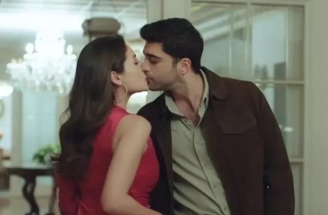 Sıla Türkoğlu Ve Doğukan Güngör Cannes'te Barıştı! İşte Öpüşme Krizinin Ardındaki Gerçek!