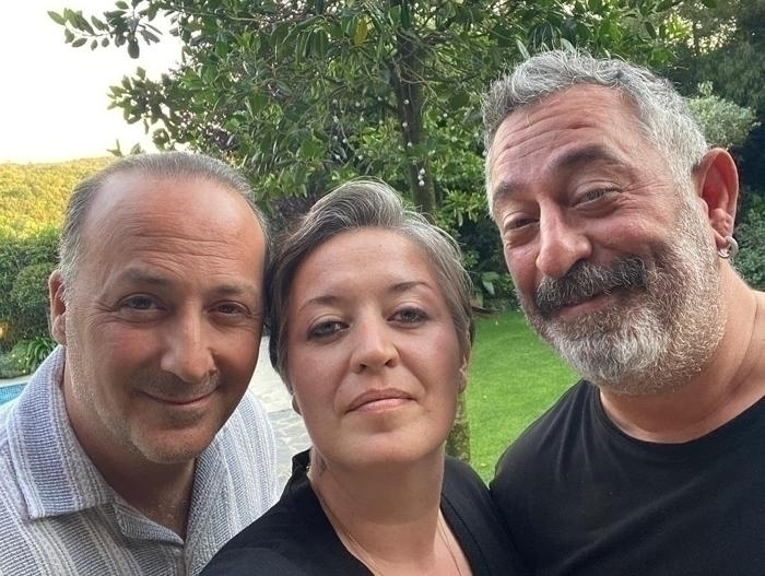 Cem Yılmaz, Kız Kardeşi Özge Yılmaz'ın Doğum Gününü Kutladı