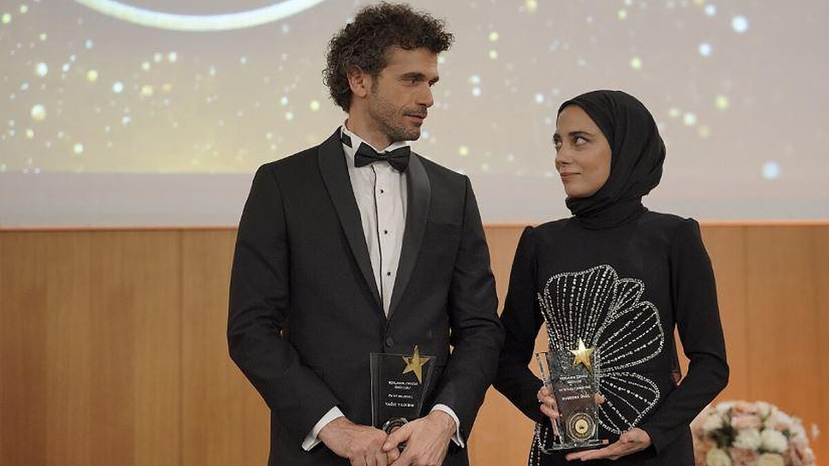 Kızılcık Şerbeti Reytinglerde Zirvede! Sosyal Medyada Gündemde!