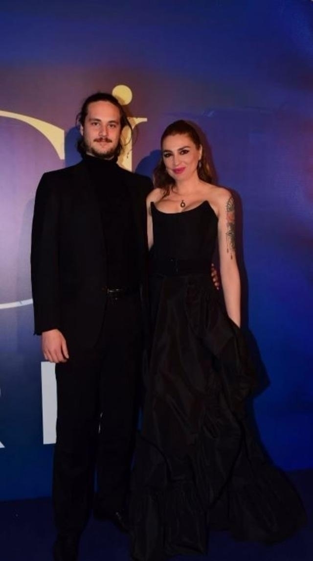 Bilge Öztürk, 22 Yaş Küçük Sevgilisiyle Aşk Pozları Verdi