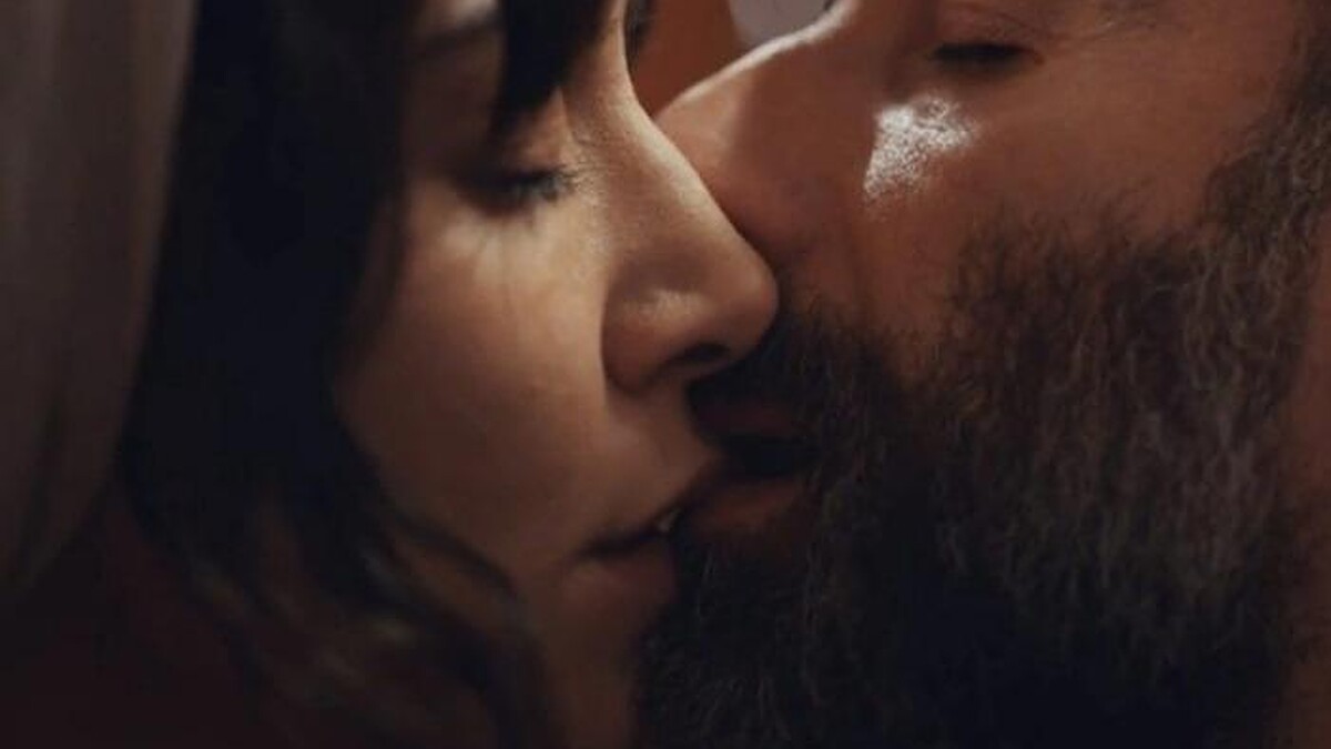 'Kızıl Goncalar'ın Yıldızları Aşkı İtiraf Etti! Mert Turak Ve Cemre Melis Çınar Yakalandı!