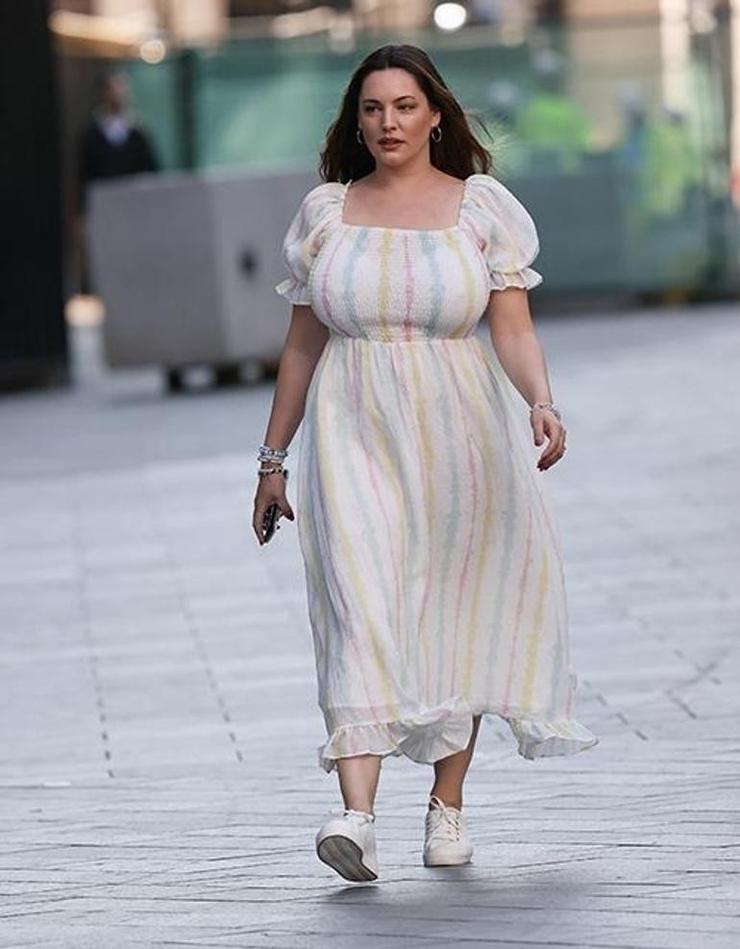 Kelly Brook, Modellik Ve Oyunculuk Kariyerini Bıraktı, Artık Bikini Giymenin Umurunda Değil