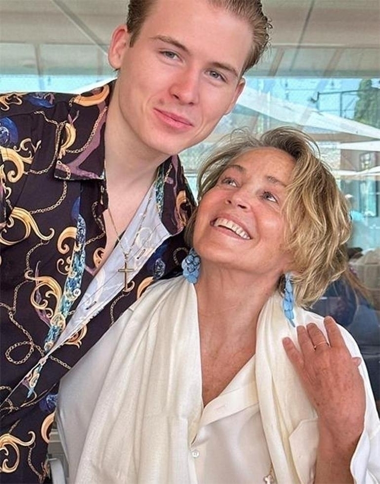 Sharon Stone'un Oğlu Laird Vonne Liseden Mezun Oldu!