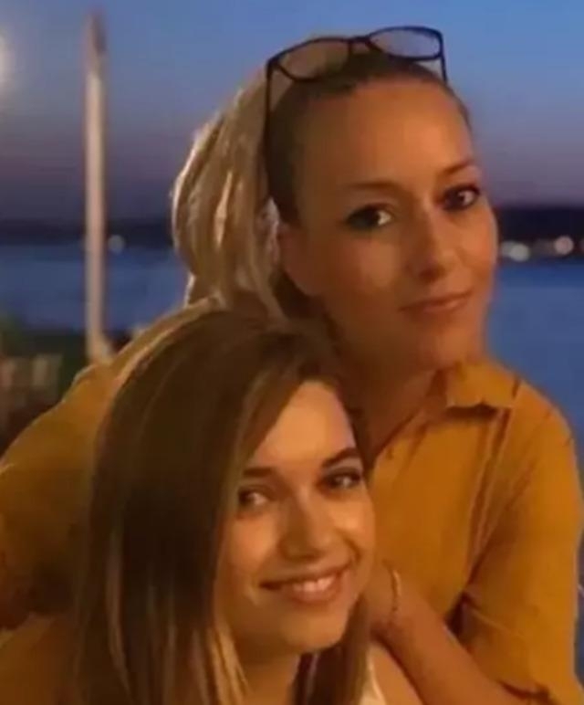 Afra Saraçoğlu'na 3 Ödül Birden! Üniversite Hayali İçin Annesi Gerildi