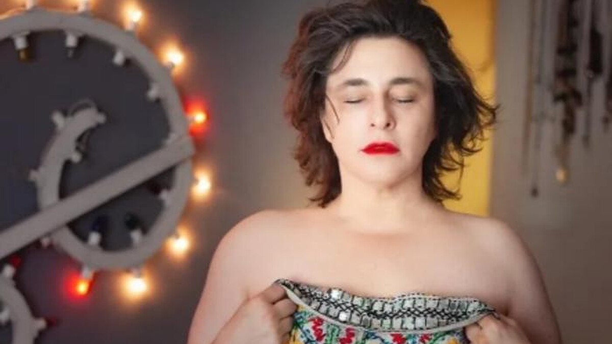 Esra Dermancıoğlu'nun Tuvalet Pozu Olay Yarattı!