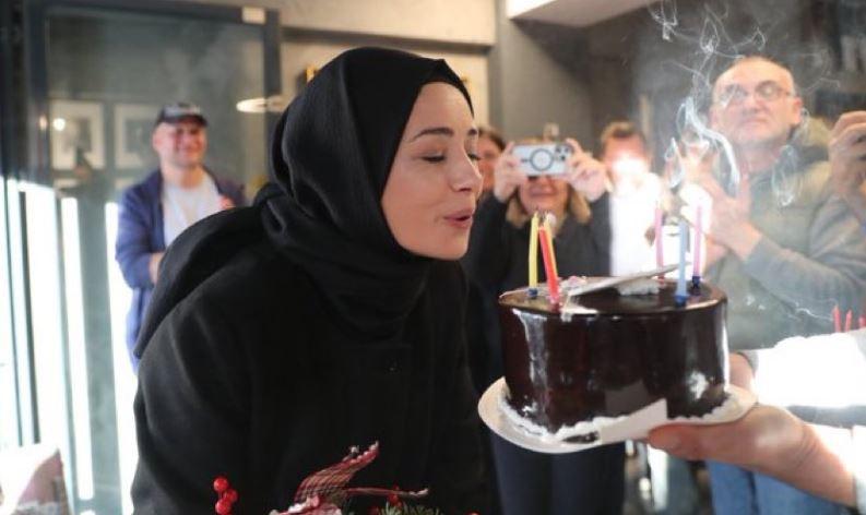 Özgü Namal Ve Demet Evgar, Doğallıklarıyla Yine Fark Yarattı!