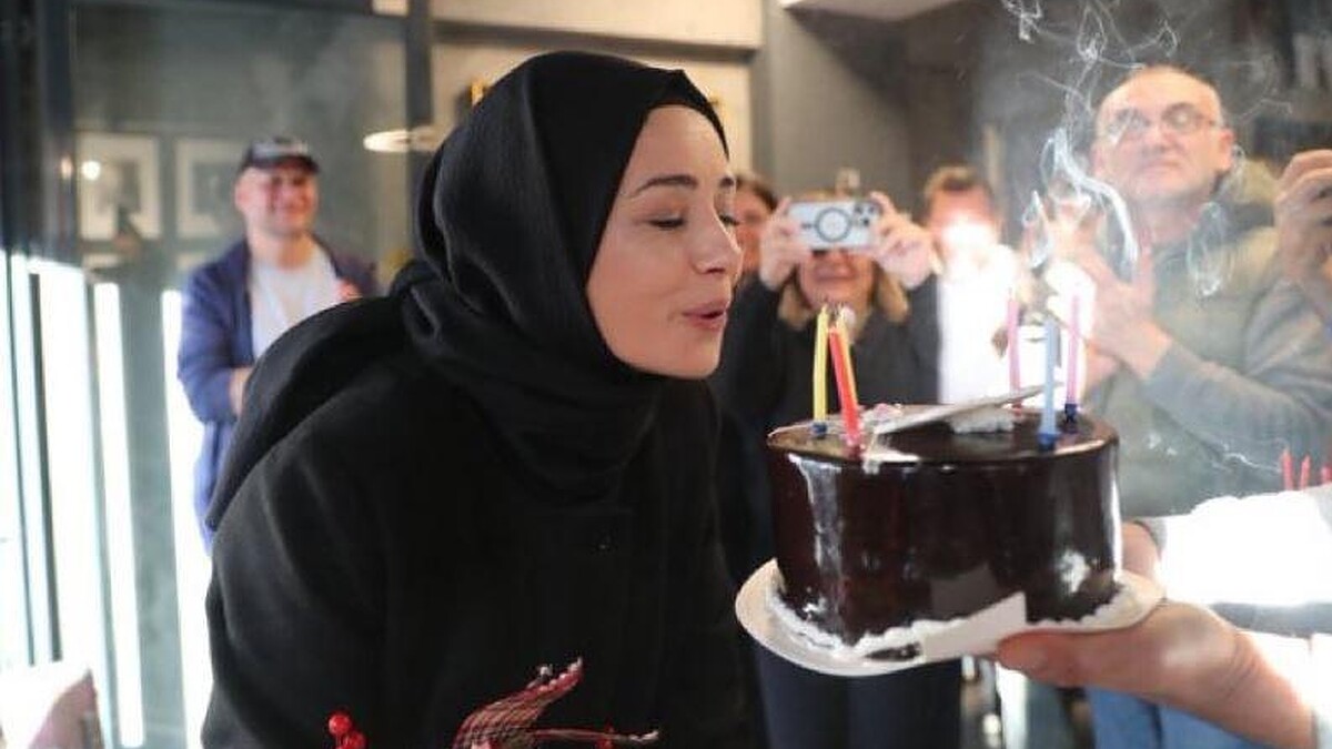 Özgü Namal Ve Demet Evgar, Doğallıklarıyla Yine Fark Yarattı!