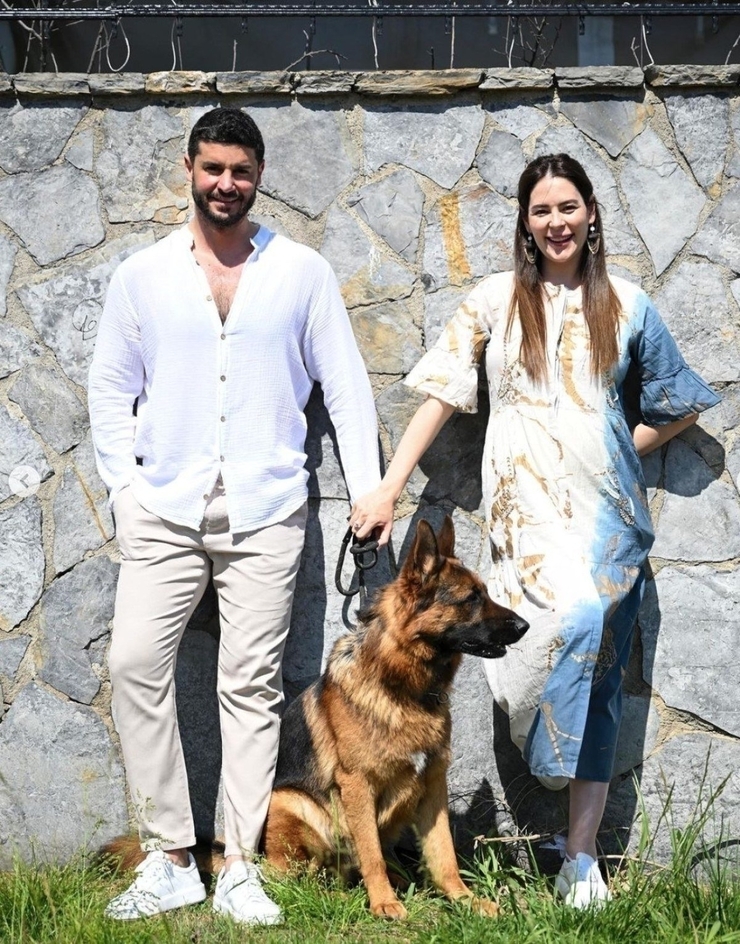 Yıldız Çağrı Atiksoy Ve Berk Oktay'a Kız Bebek Müjdesi