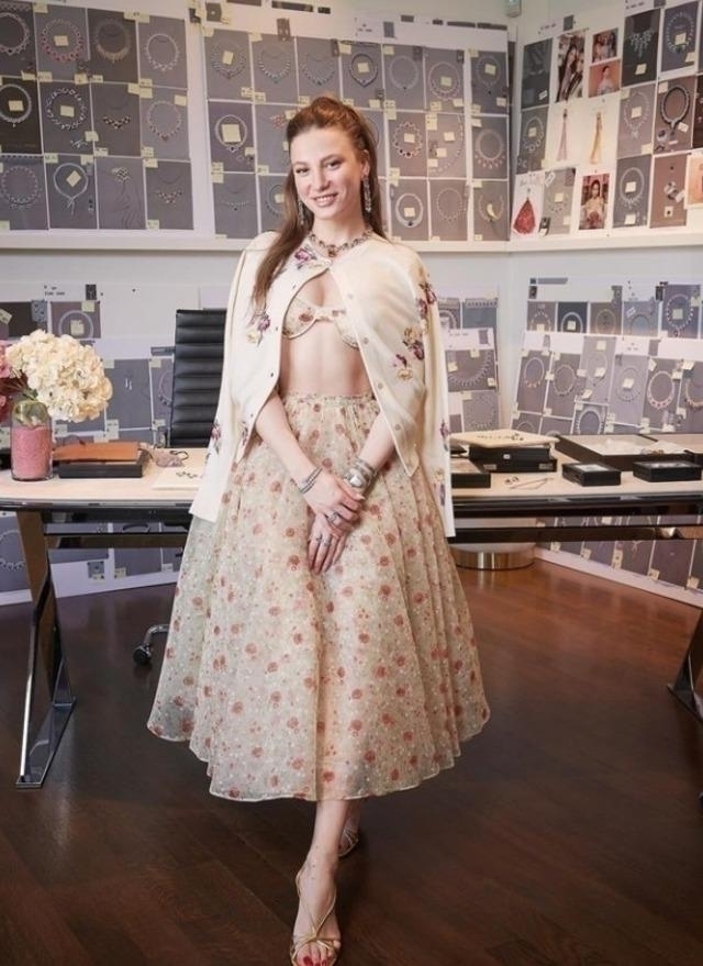 Serenay Sarıkaya'nın Marka İçin Pozları Sosyal Medyayı Salladı!